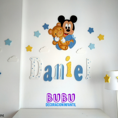 Conjunto con decoración infantil de Mickey con osito, Nombre en madera y accesorios